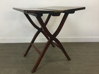 Lot 620 - A VICTORIAN OAK FOLDING COACHING/CAMPAIGN TABLE