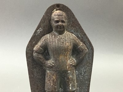 Lot 736 - A NOVELTY TIN FOOTBALLER MOULD