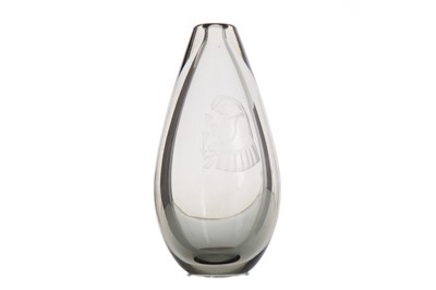 Lot 448 - LARS FLETRE (NORWEGIAN, 1904-1977) FOR HADELAND, GLASS VASE