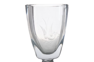 Lot 450 - SCANDINAVIAN GLASS VASE IN THE MANNER OF ORREFORS