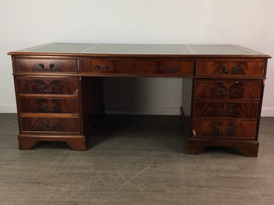 Lot 649 - A REPRODUCTION MAHOGANY TWIN PEDESTAL DESK