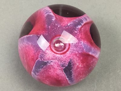 Lot 774 - A CAITHNESS GLASS PAPERWEIGHT