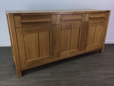 Lot 199 - AN OAK SIDEBOARD AND HALL TABLE