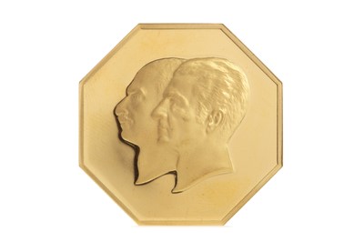 Lot 65 - COMMEMORATIVE GOLD MEDAL