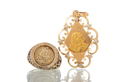 Lot 488 - RING, PENDANT AND BRACELET