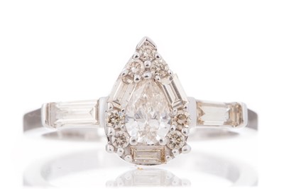 Lot 449 - DIAMOND DRESS RING