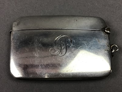 Lot 242 - A SILVER VESTA AND A SILVER PILL BOX