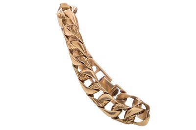 Lot 493 - GOLD BRACELET