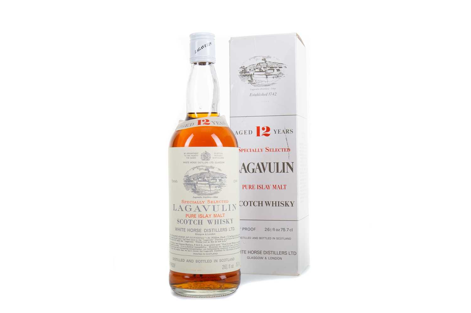 Lot 169 - LAGAVULIN 12 YEAR OLD WHITE HORSE 1970S 26 2/3 FL OZ