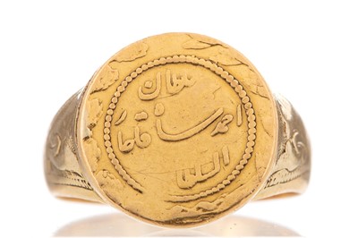 Lot 499 - FOREIGN SIGNET RING