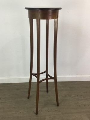 Lot 106 - AN EDWARDIAN MAHOGANY SHERATON REVIVAL PLANT STAND