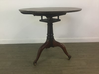 Lot 260 - A MAHOGANY CIRCULAR TRIPOD TEA TABLE