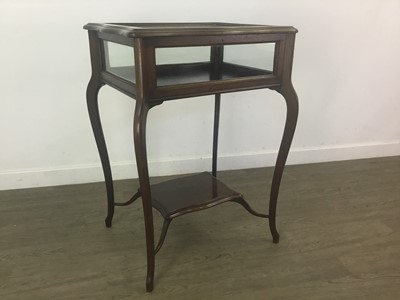 Lot 118 - A MAHOGANY BIJOUTERIE TABLE