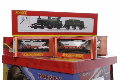 Lot 821 - COLLECTION OF HORNBY AND TRI-ANG RAILWAY...