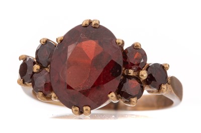 Lot 508 - GARNET RING