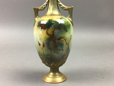 Lot 174 - A ROYAL WORCESTER VASE