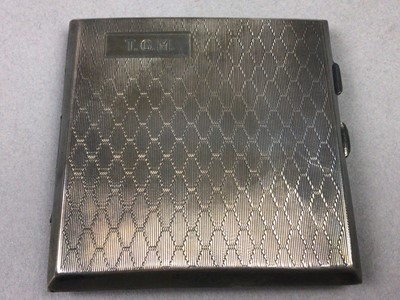 Lot 185 - AN ART DECO SILVER CARD CASE AND TWO SPOONS