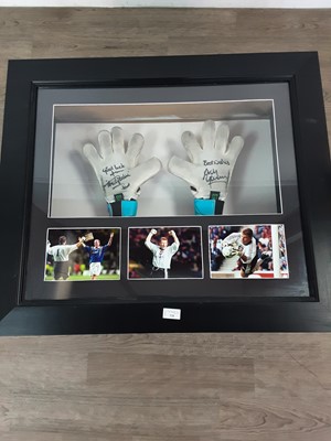 Lot 328 - ANDY GORAM OF RANGERS FC SIGNED GLOVES