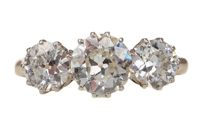 Lot 510 - DIAMOND THREE STONE RING