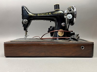 Lot 399 - A VINTAGE PORTABLE SINGER SEWING MACHINE