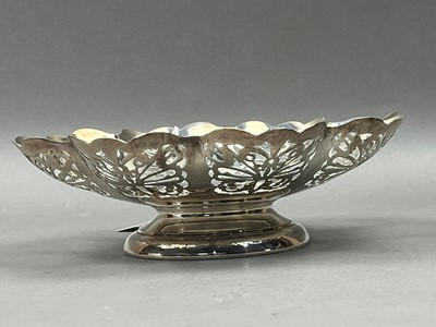 Lot 420 - A SILVER PIERCED DISH