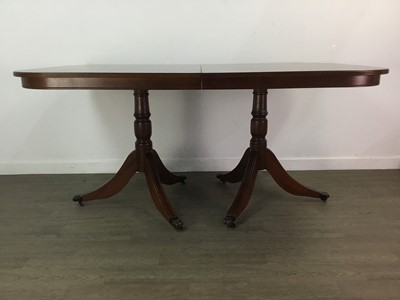 Lot 480 - A REPRODUCTION MAHOGANY DINING TABLE AND CHAIRS