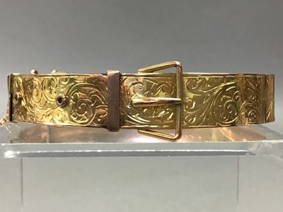 Lot 114 - EARLY 20TH CENTURY BUCKLE BANGLE