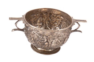 Lot 95 - EDWARDIAN SILVER PORRINGER