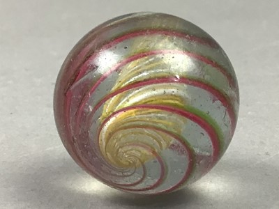 Lot 68 - GROUP OF VINTAGE MARBLES