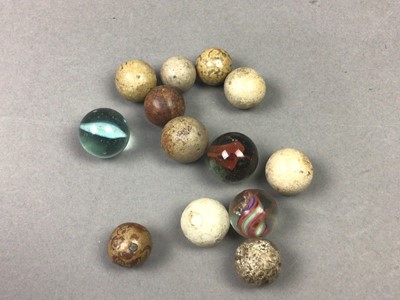 Lot 68 - GROUP OF VINTAGE MARBLES