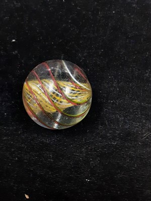 Lot 68 - GROUP OF VINTAGE MARBLES