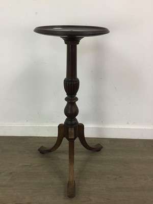 Lot 74 - 19TH CENTURY MAHOGANY WINE TABLE