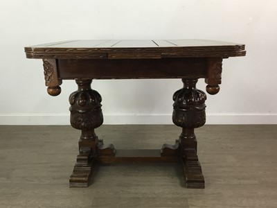 Lot 87 - EXTENDABLE OAK DINING TABLE