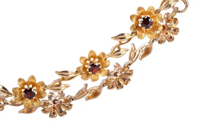 Lot 695 - GARNET BRACELET