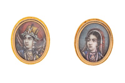 Lot 713 - PAIR OF PORTRAIT MINIATURE SHIRT STUDS