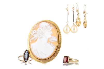 Lot 752 - CAMEO BROOCH