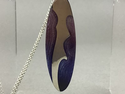 Lot 235 - SILVER ENAMEL PENDANT BY MALCOLM GREY