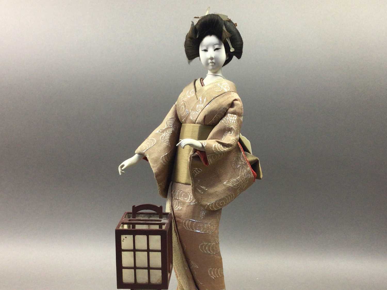 Geisha-Figur in Kimono