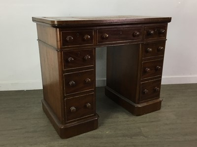 Lot 267 - MAHOGANY KNEEHOLE DESK