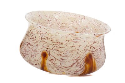 Lot 490 - CZECHOSLOVAKIAN ART GLASS BOWL