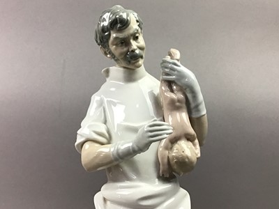 Lot 342 - LLADRO FIGURE