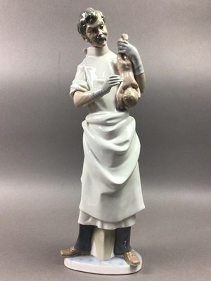 Lot 342 - LLADRO FIGURE