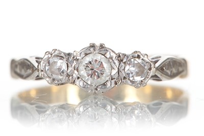 Lot 797 - DIAMOND THREE STONE RING