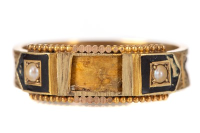 Lot 800 - MOURNING RING