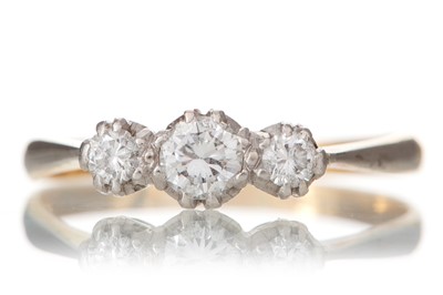 Lot 802 - DIAMOND THREE STONE RING