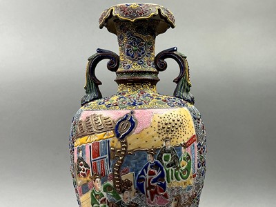 Lot 294 - MALING VASE