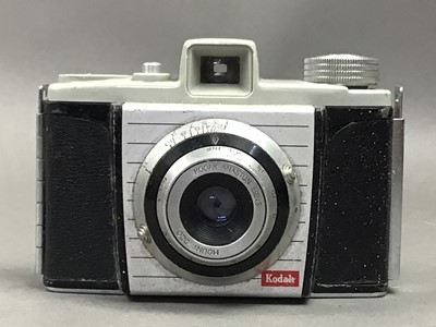 Lot 426 - COLLECTION OF VINTAGE CAMERAS