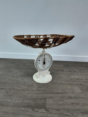 Lot 462 - SET OF VINTAGE BABY SCALES BY SALTER