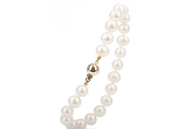 Lot 723 - PEARL BRACELET