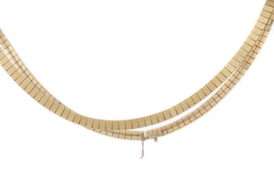 Lot 401 - GOLD FLEXIBLE LINK NECKLACE